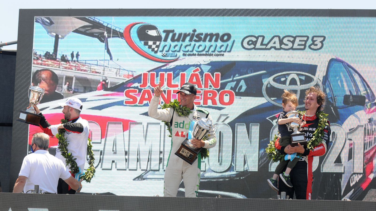 Bautismo triunfal de Mariano Pernia