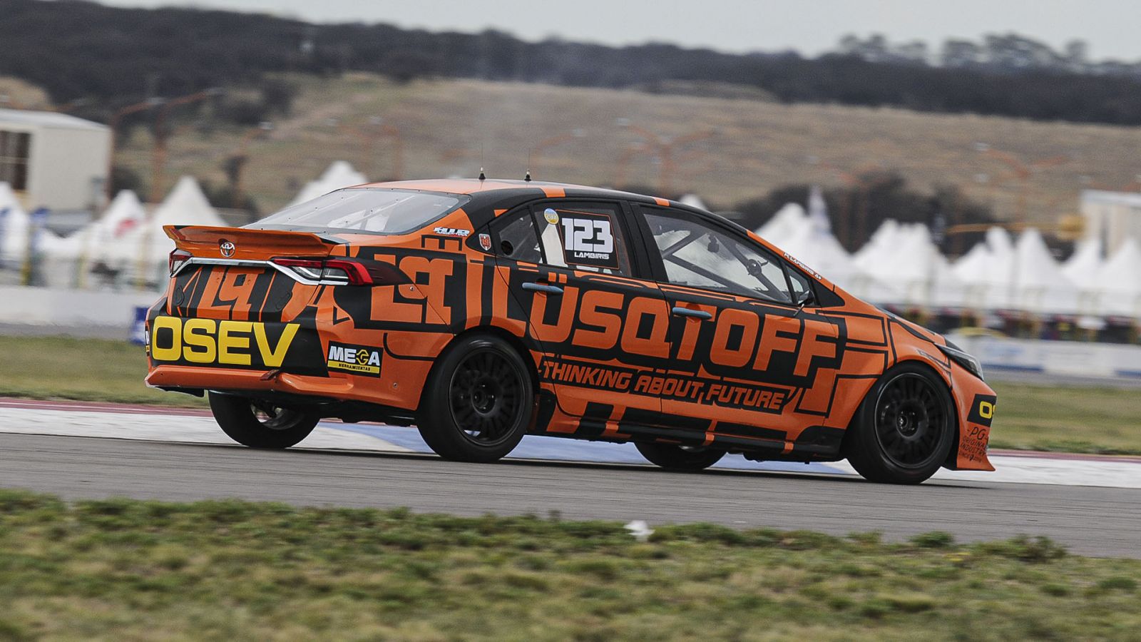 Mauricio Lambiris centraliza sus proyectos en LCA Racing