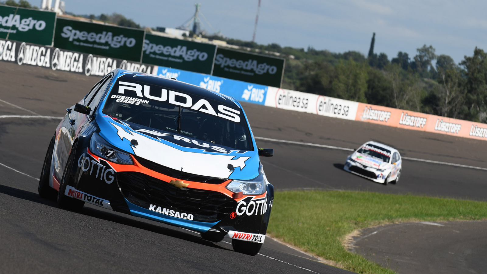 Joel Gassmann mantiene su racha ganadora