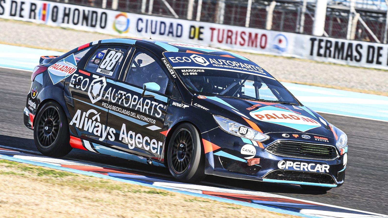 Facundo Marques domina en el inicio