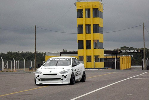 Diego Mungi testeó los Renault Fluence