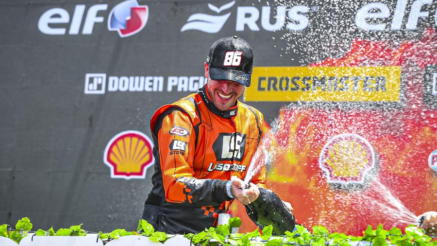 Y al tercer domingo como titular, venció