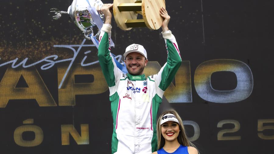 Agustín Canapino, el primer Campeón del TURCAR 2000