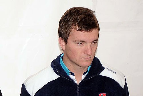 Y a la séptima, abandonó