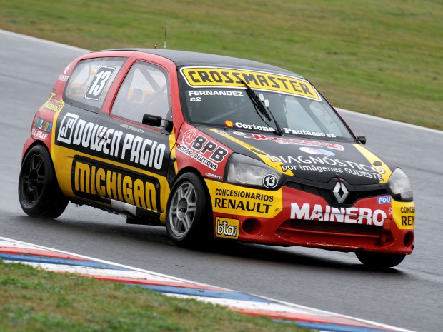 Fernandez marca el camino