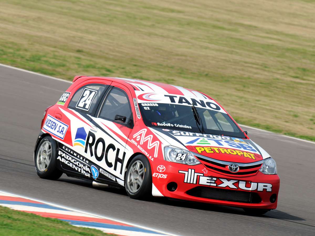 Trabajos en el Toyota Etios