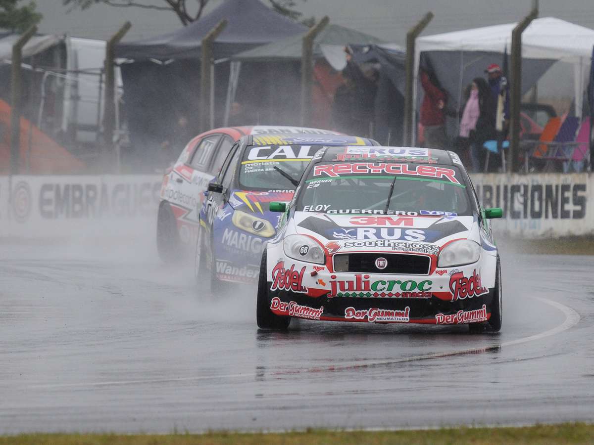 Arrancó liderando el domingo