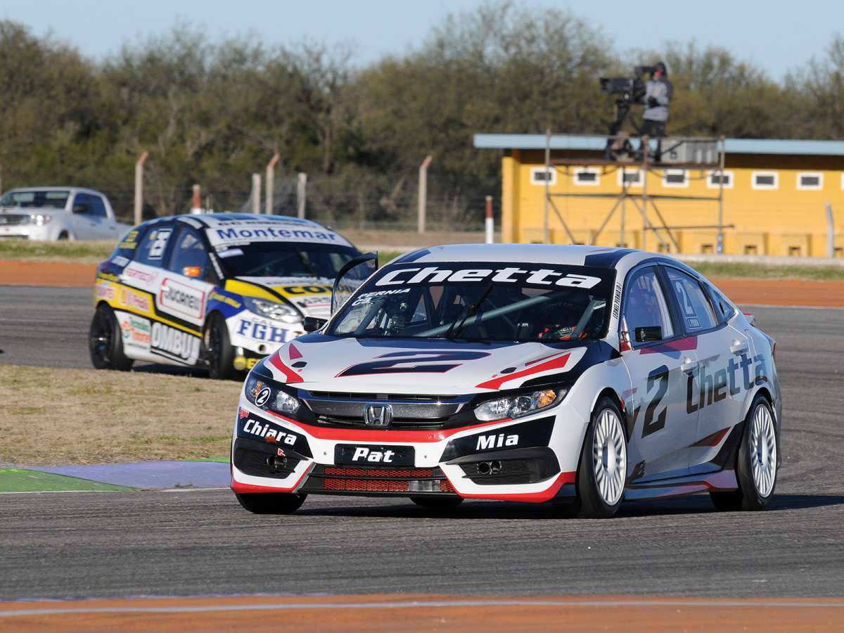 Leonel Pernia, en la primera serie