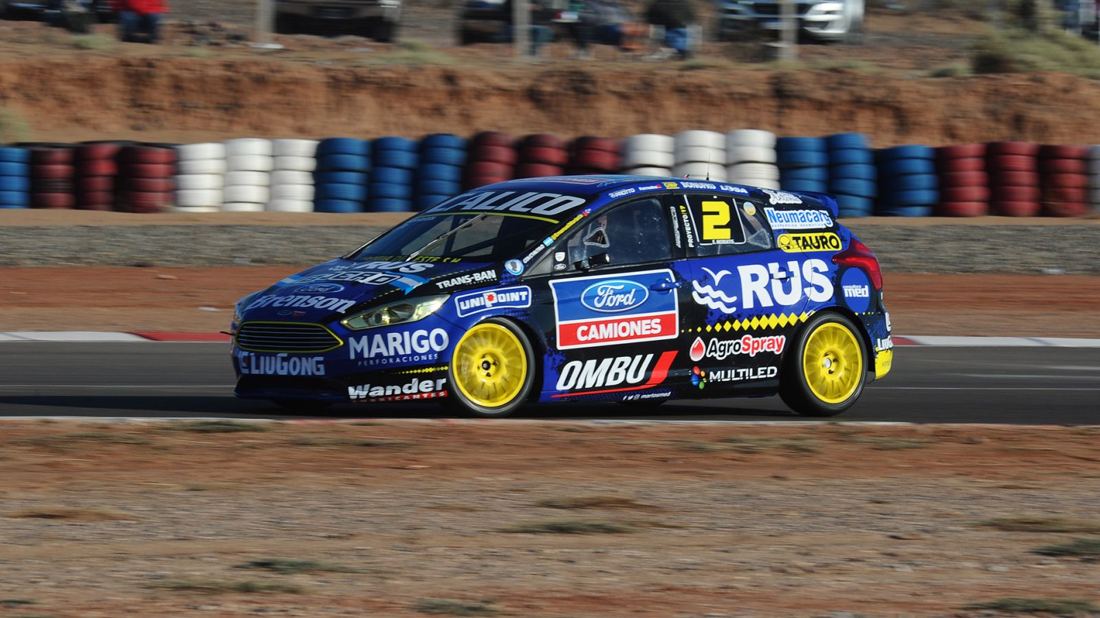 Emanuel Moriatis domina en Neuquén