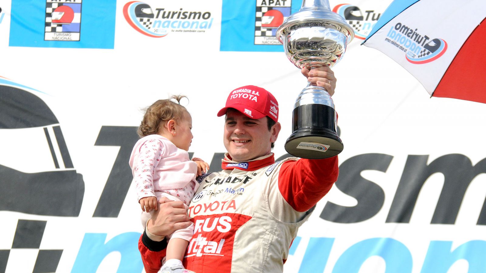 "Dejé todo en la pista para ganar"