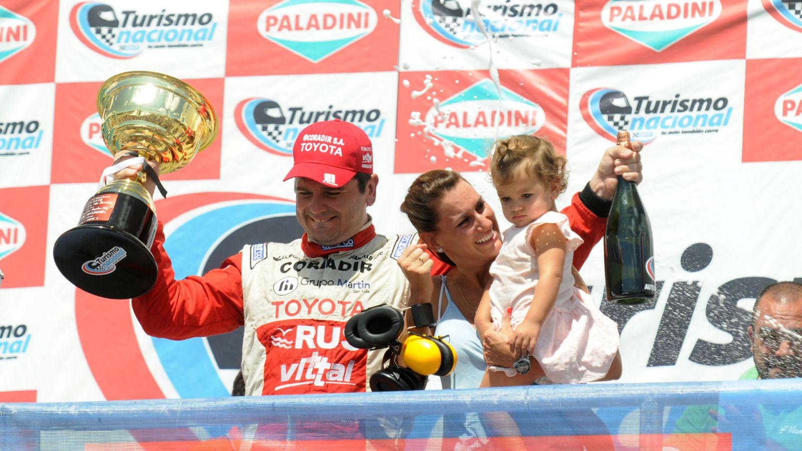 "El automovilismo me ha dado muchas alegrías"