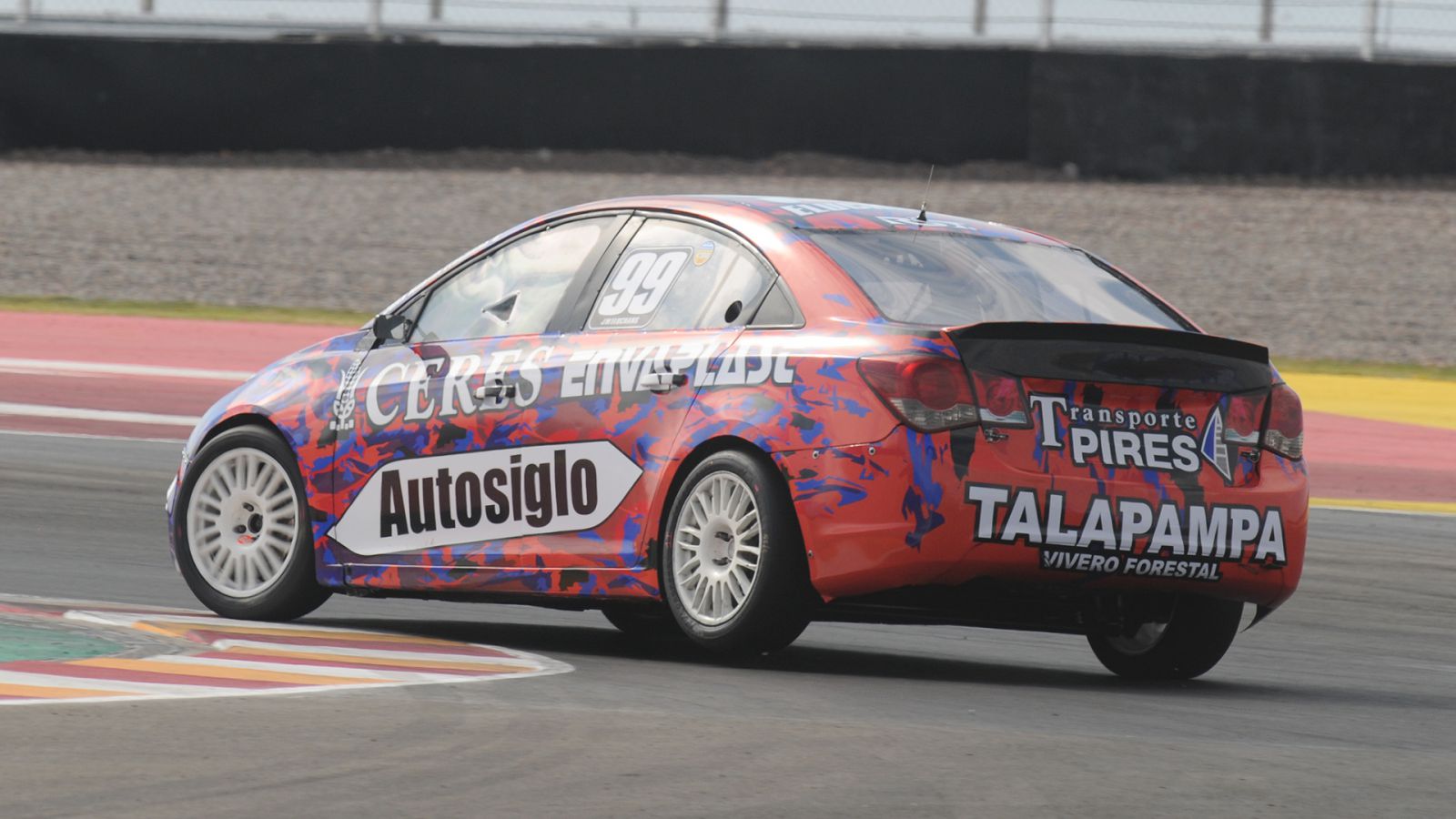 Castellano Power Team se preparó en Olavarría
