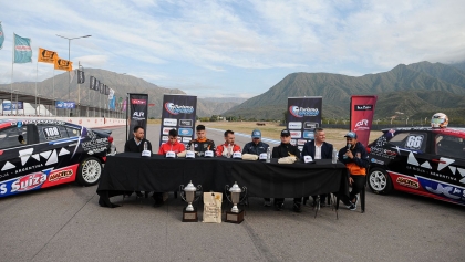 Una presentación con un marco imponente