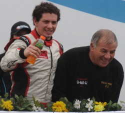 Diego Pérez alista su nuevo Corsa