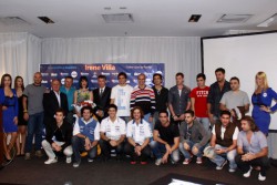 Pilotos de TN-APAT y otros invitados junto a Hugo Paoletti e Irene Villa