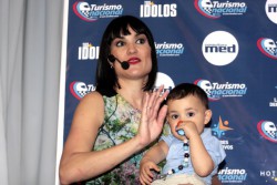 Irene Villa y su pequeño hijo Carlos