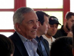 Gustavo Gatti, explicando a los presentes los detalles de esta campaña
