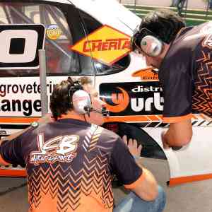 Trabajos en el JCB Motorsport