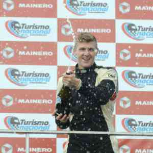 Matías Menvielle debuta como ganador